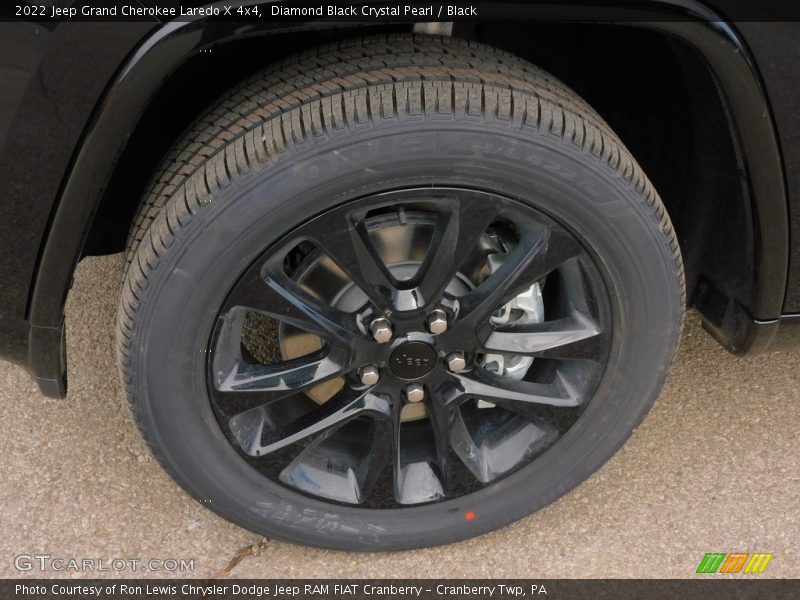 Diamond Black Crystal Pearl / Black 2022 Jeep Grand Cherokee Laredo X 4x4