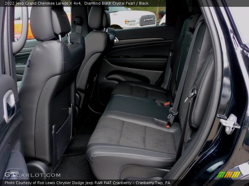 Diamond Black Crystal Pearl / Black 2022 Jeep Grand Cherokee Laredo X 4x4