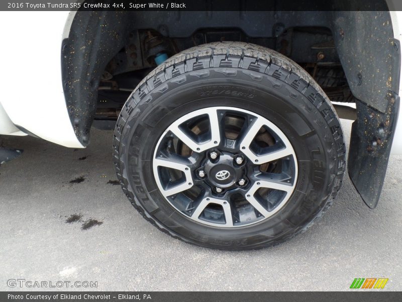 Super White / Black 2016 Toyota Tundra SR5 CrewMax 4x4