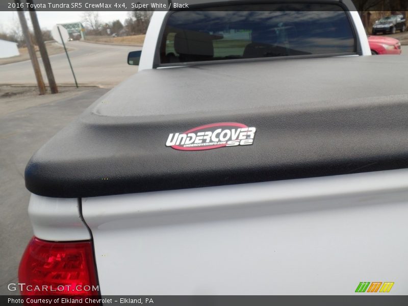 Super White / Black 2016 Toyota Tundra SR5 CrewMax 4x4
