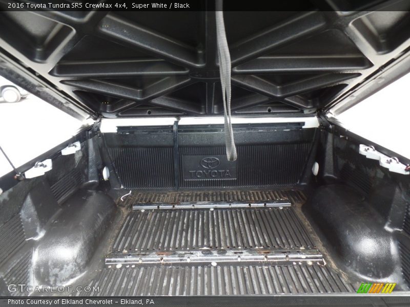Super White / Black 2016 Toyota Tundra SR5 CrewMax 4x4