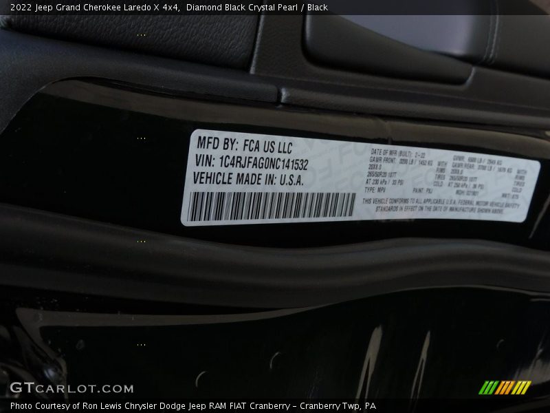 Diamond Black Crystal Pearl / Black 2022 Jeep Grand Cherokee Laredo X 4x4