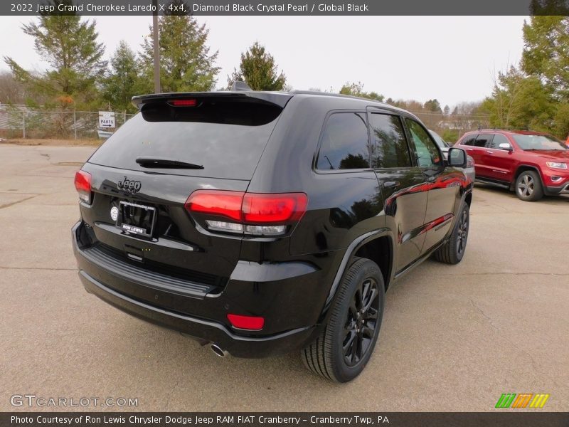 Diamond Black Crystal Pearl / Global Black 2022 Jeep Grand Cherokee Laredo X 4x4