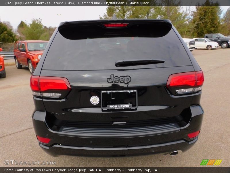 Diamond Black Crystal Pearl / Global Black 2022 Jeep Grand Cherokee Laredo X 4x4