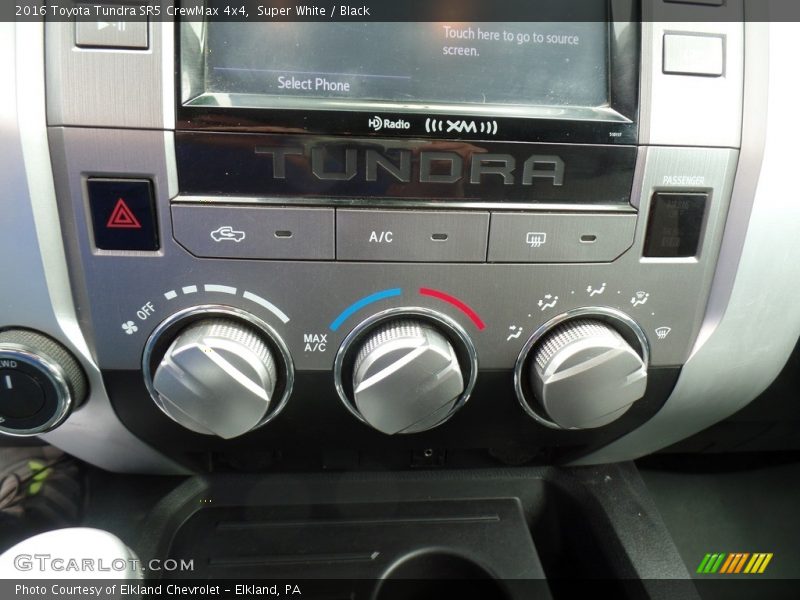 Super White / Black 2016 Toyota Tundra SR5 CrewMax 4x4