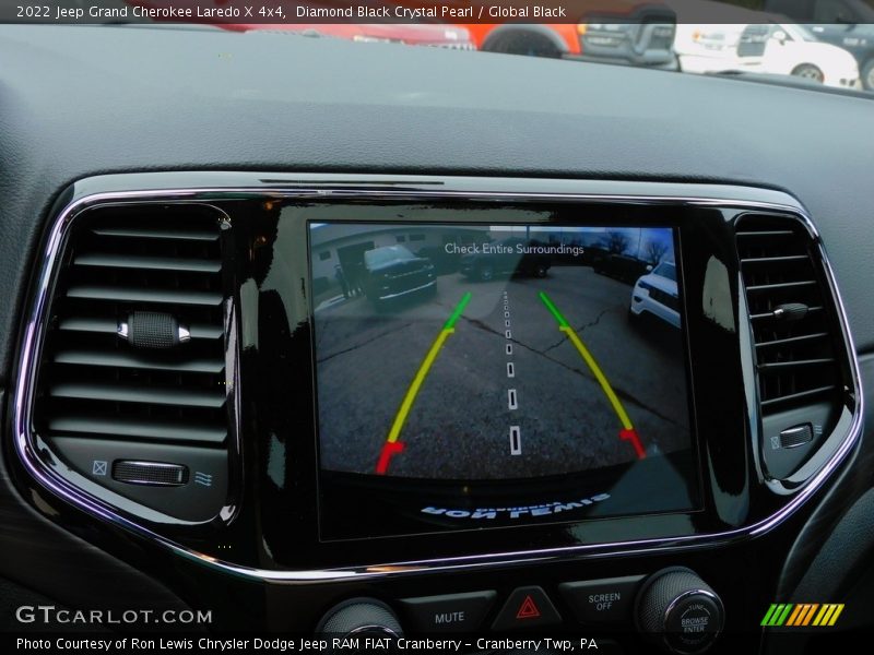 Diamond Black Crystal Pearl / Global Black 2022 Jeep Grand Cherokee Laredo X 4x4