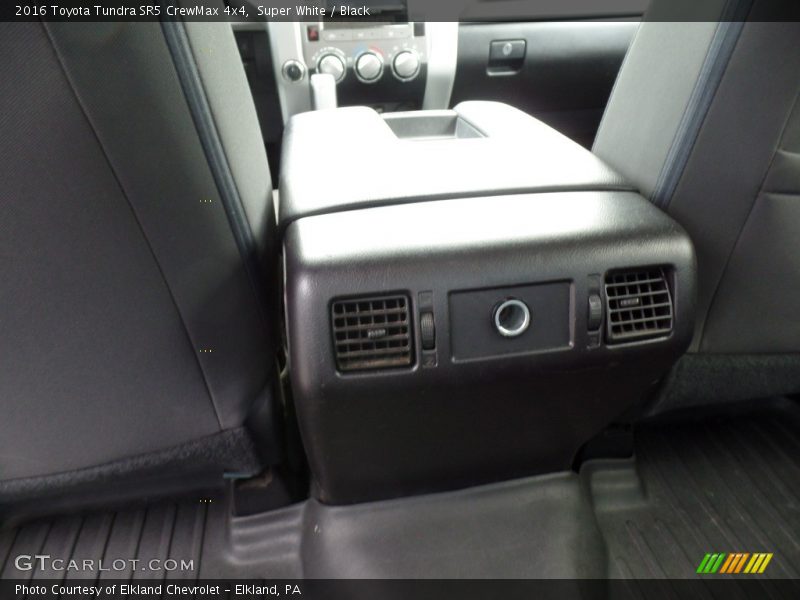 Super White / Black 2016 Toyota Tundra SR5 CrewMax 4x4