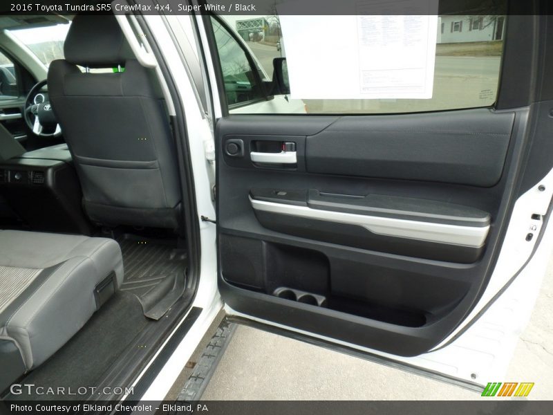 Super White / Black 2016 Toyota Tundra SR5 CrewMax 4x4