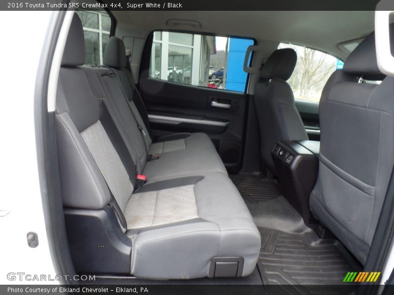 Super White / Black 2016 Toyota Tundra SR5 CrewMax 4x4