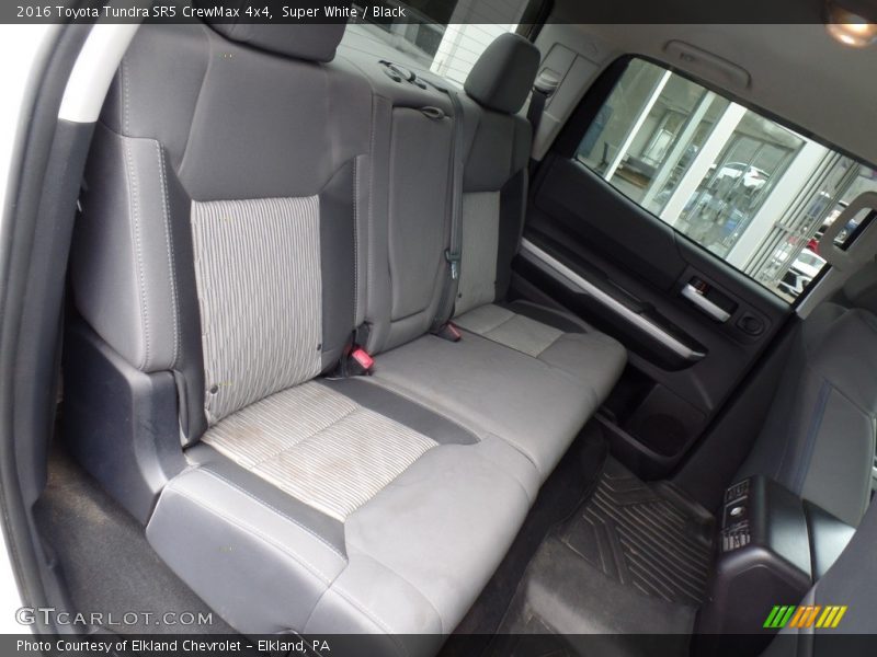 Super White / Black 2016 Toyota Tundra SR5 CrewMax 4x4