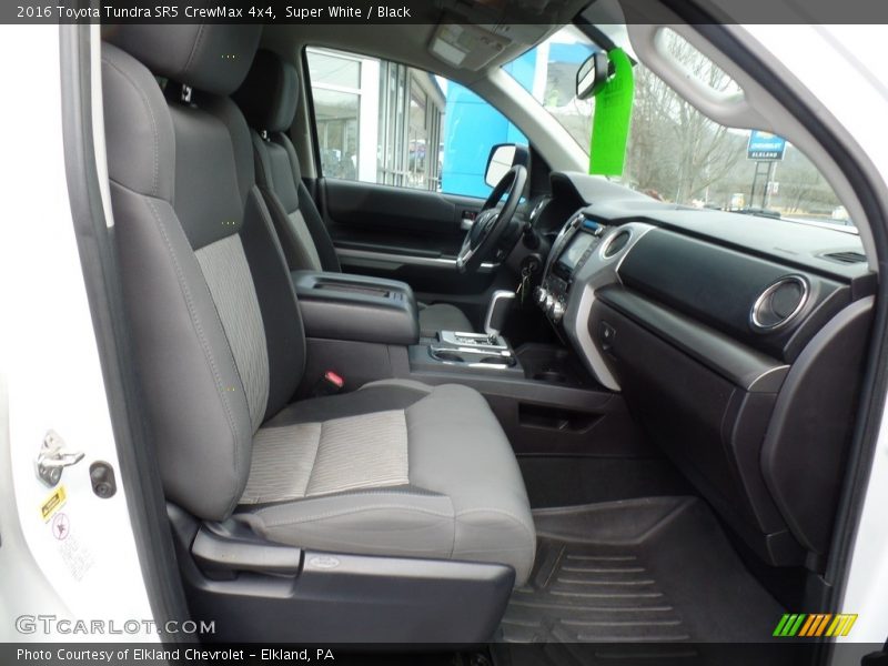 Super White / Black 2016 Toyota Tundra SR5 CrewMax 4x4
