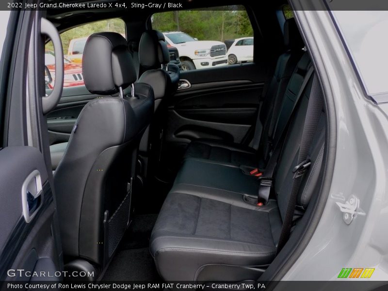 Sting-Gray / Black 2022 Jeep Grand Cherokee Laredo X 4x4