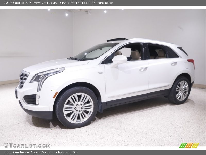 Crystal White Tricoat / Sahara Beige 2017 Cadillac XT5 Premium Luxury