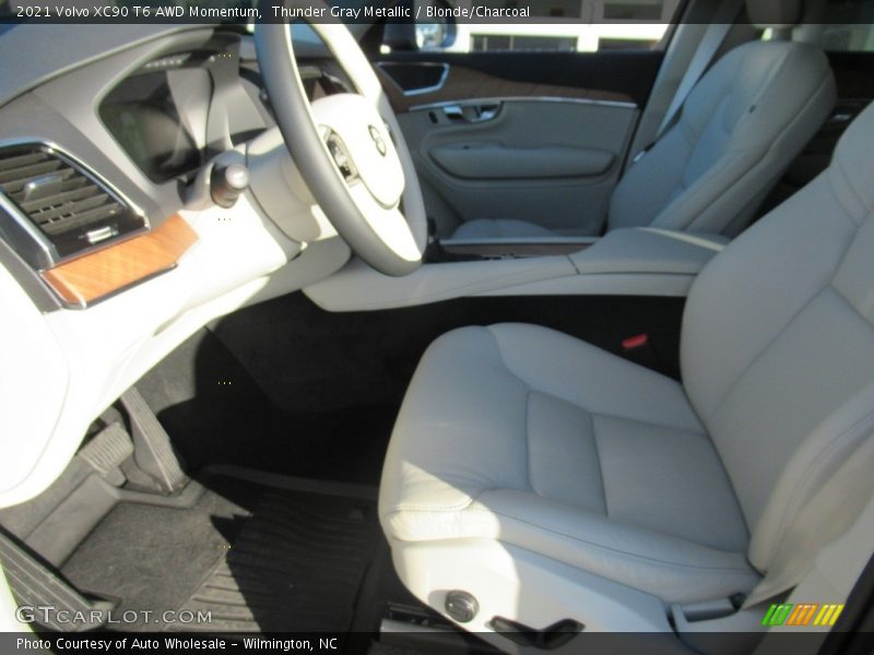 Thunder Gray Metallic / Blonde/Charcoal 2021 Volvo XC90 T6 AWD Momentum