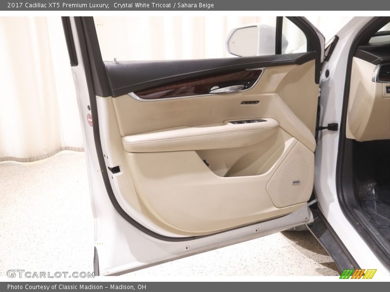Crystal White Tricoat / Sahara Beige 2017 Cadillac XT5 Premium Luxury