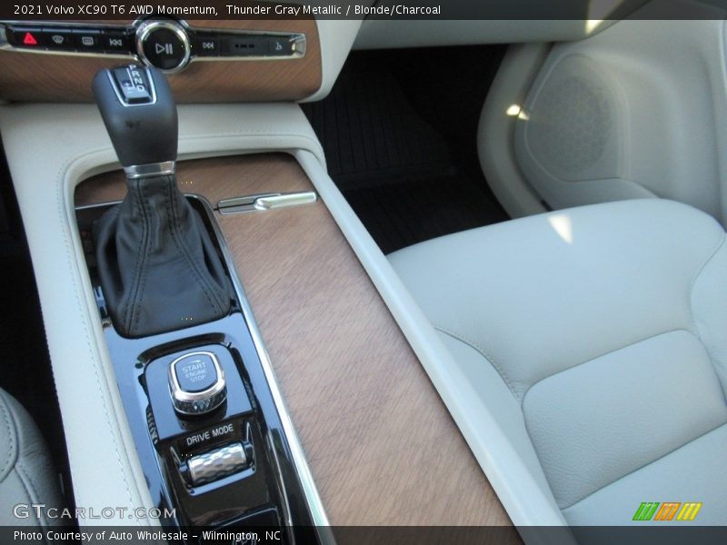 Thunder Gray Metallic / Blonde/Charcoal 2021 Volvo XC90 T6 AWD Momentum