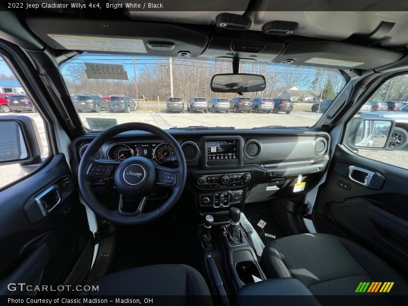 Bright White / Black 2022 Jeep Gladiator Willys 4x4