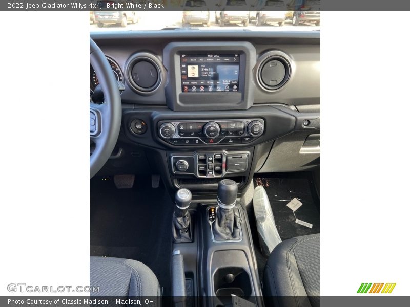 Bright White / Black 2022 Jeep Gladiator Willys 4x4