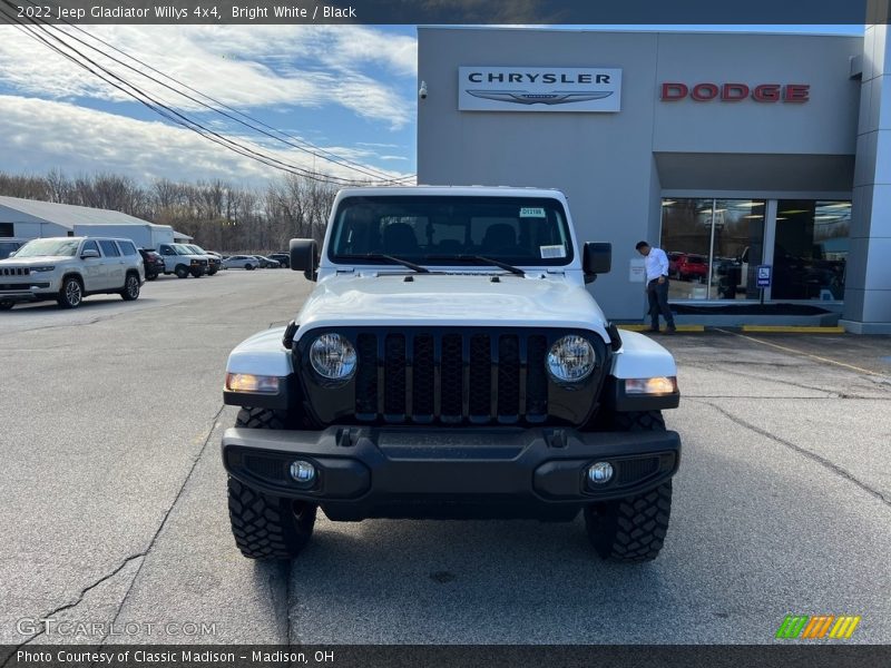 Bright White / Black 2022 Jeep Gladiator Willys 4x4