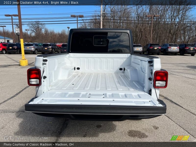 Bright White / Black 2022 Jeep Gladiator Willys 4x4