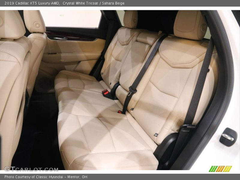 Crystal White Tricoat / Sahara Beige 2019 Cadillac XT5 Luxury AWD