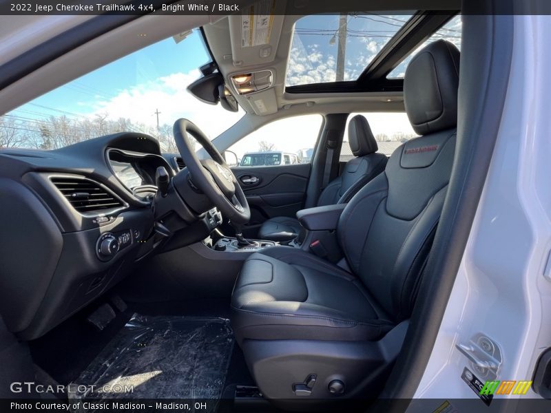 Bright White / Black 2022 Jeep Cherokee Trailhawk 4x4
