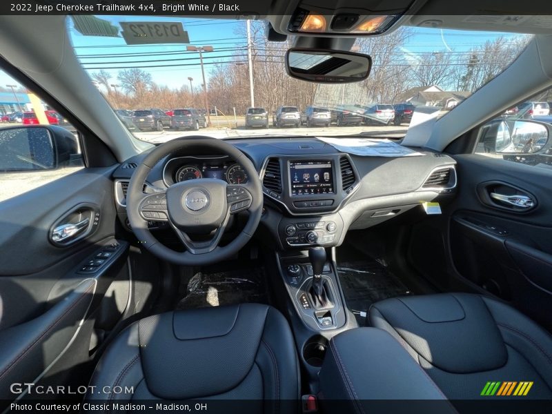 Bright White / Black 2022 Jeep Cherokee Trailhawk 4x4