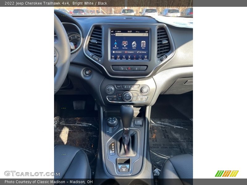 Bright White / Black 2022 Jeep Cherokee Trailhawk 4x4