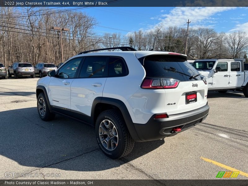 Bright White / Black 2022 Jeep Cherokee Trailhawk 4x4