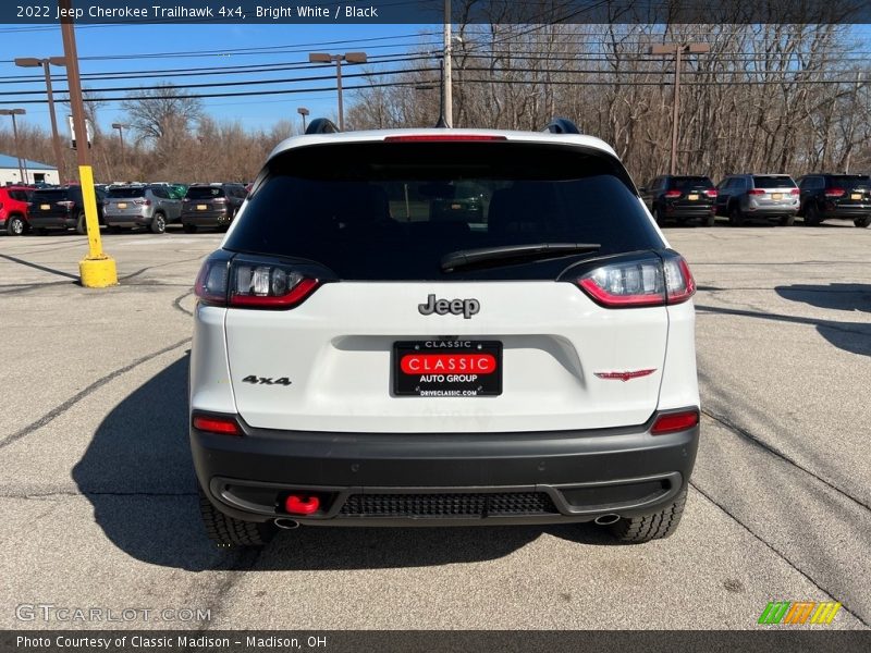 Bright White / Black 2022 Jeep Cherokee Trailhawk 4x4