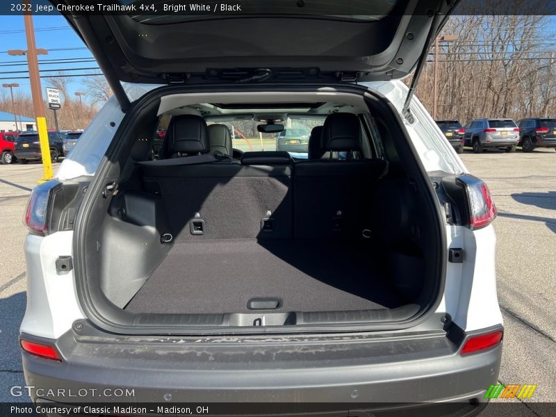 Bright White / Black 2022 Jeep Cherokee Trailhawk 4x4