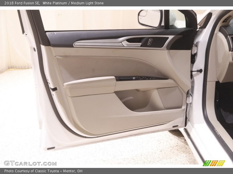 White Platinum / Medium Light Stone 2018 Ford Fusion SE