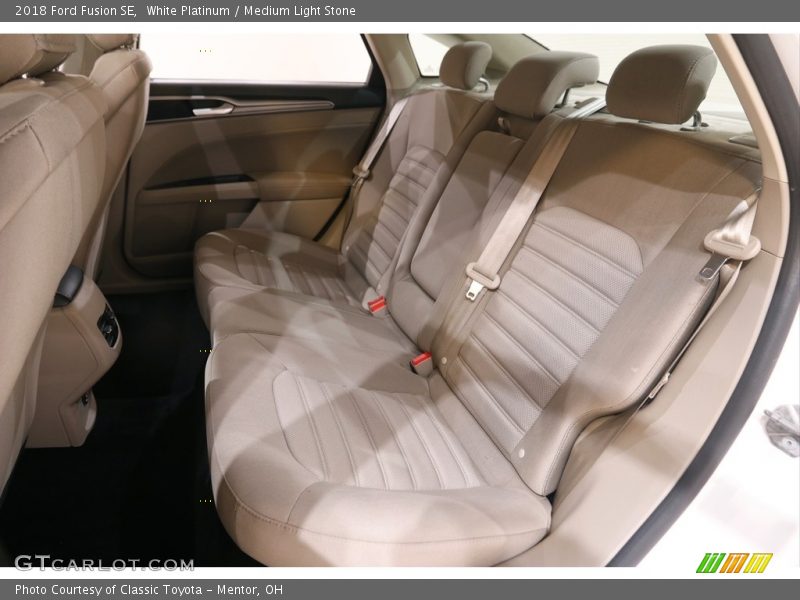 White Platinum / Medium Light Stone 2018 Ford Fusion SE
