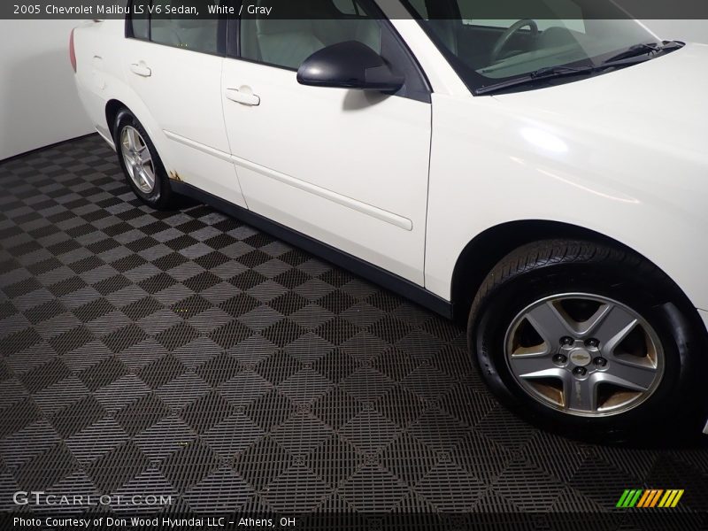 White / Gray 2005 Chevrolet Malibu LS V6 Sedan