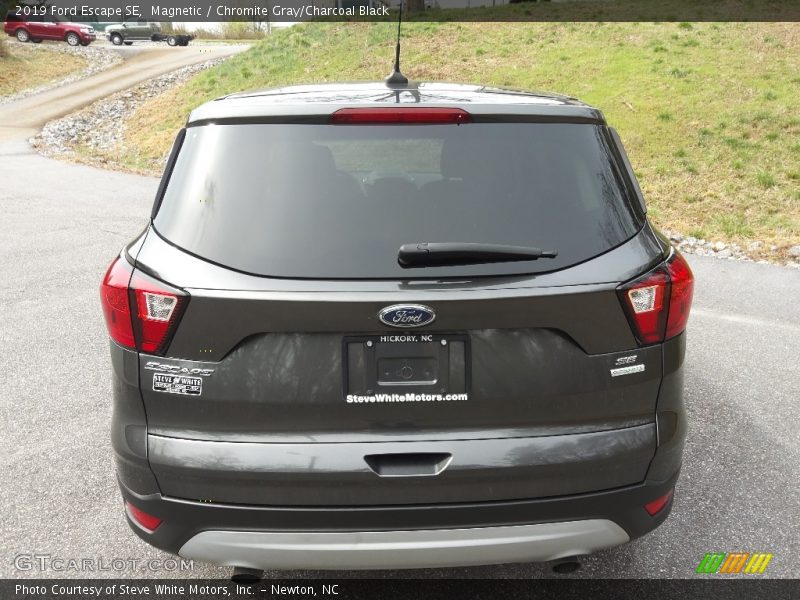 Magnetic / Chromite Gray/Charcoal Black 2019 Ford Escape SE