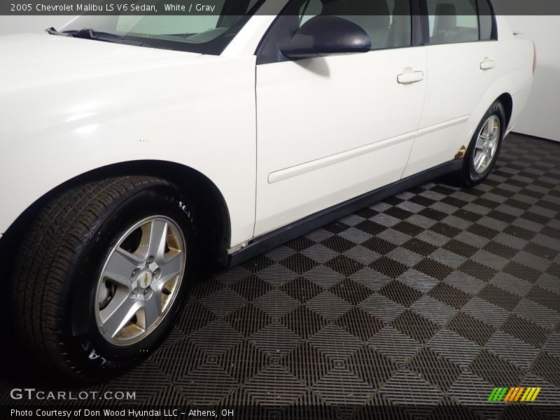 White / Gray 2005 Chevrolet Malibu LS V6 Sedan