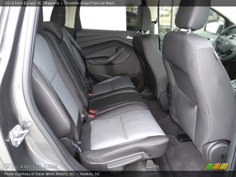 Magnetic / Chromite Gray/Charcoal Black 2019 Ford Escape SE