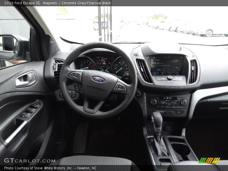 Magnetic / Chromite Gray/Charcoal Black 2019 Ford Escape SE