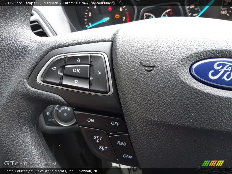 Magnetic / Chromite Gray/Charcoal Black 2019 Ford Escape SE