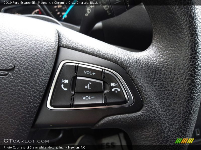 Magnetic / Chromite Gray/Charcoal Black 2019 Ford Escape SE