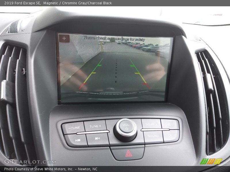 Magnetic / Chromite Gray/Charcoal Black 2019 Ford Escape SE