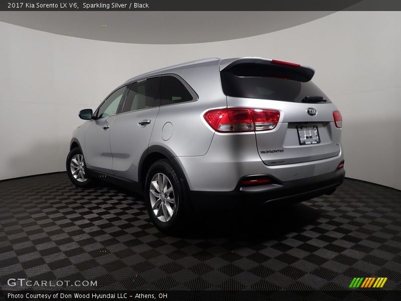Sparkling Silver / Black 2017 Kia Sorento LX V6