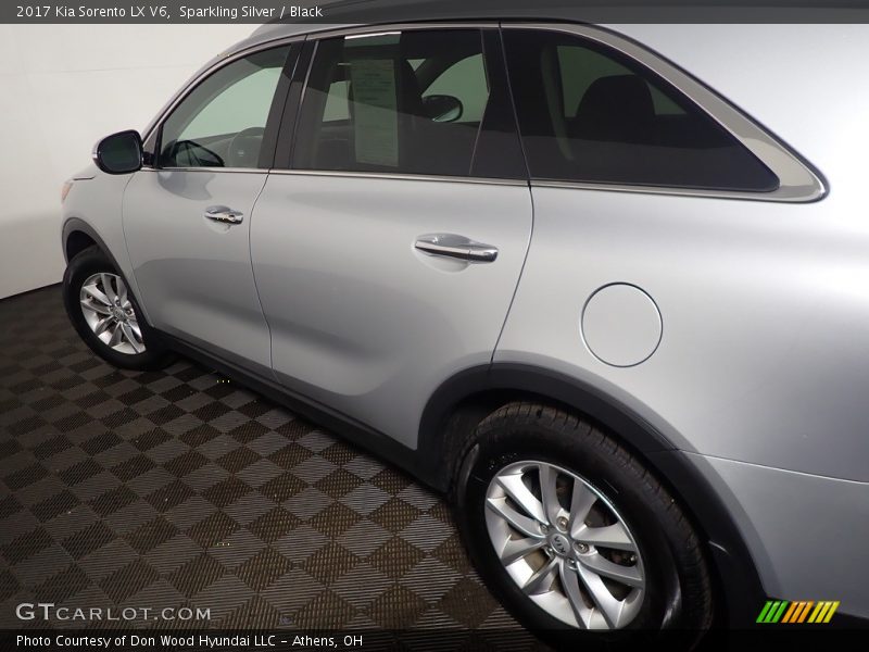 Sparkling Silver / Black 2017 Kia Sorento LX V6