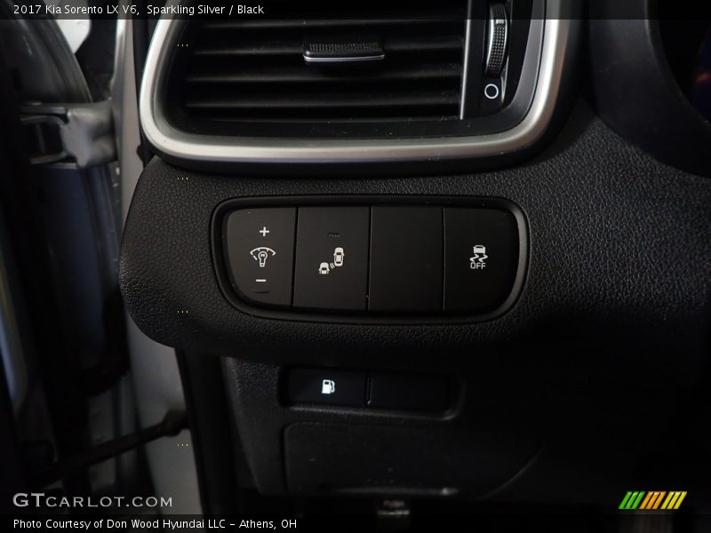 Sparkling Silver / Black 2017 Kia Sorento LX V6