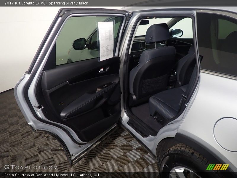 Sparkling Silver / Black 2017 Kia Sorento LX V6