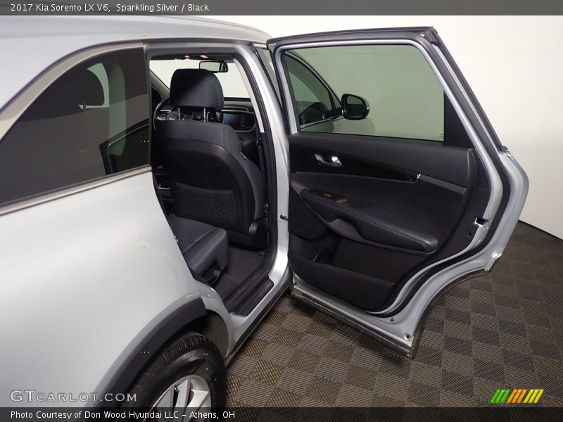 Sparkling Silver / Black 2017 Kia Sorento LX V6