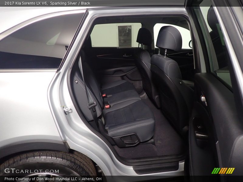 Sparkling Silver / Black 2017 Kia Sorento LX V6