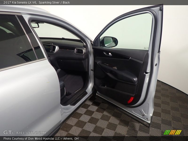 Sparkling Silver / Black 2017 Kia Sorento LX V6