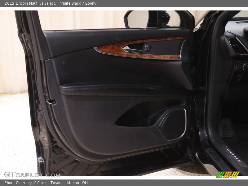 Infinite Black / Ebony 2019 Lincoln Nautilus Select