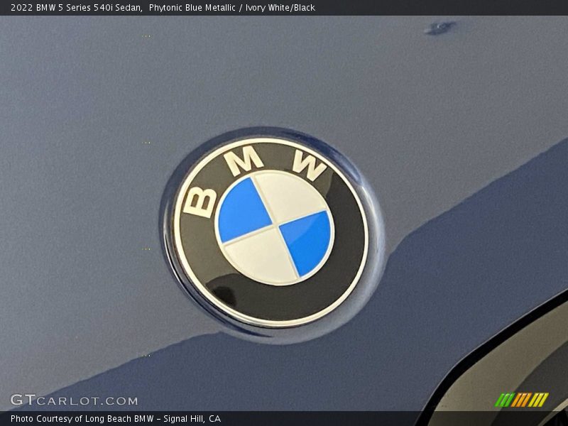 Phytonic Blue Metallic / Ivory White/Black 2022 BMW 5 Series 540i Sedan